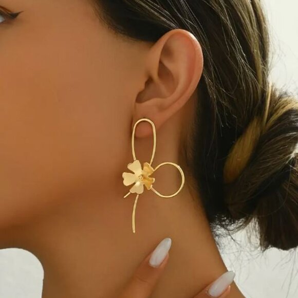 Private Label Jewelry - NEW Glynnis Golden Bow Knot Flower Graceful Statement Earrings